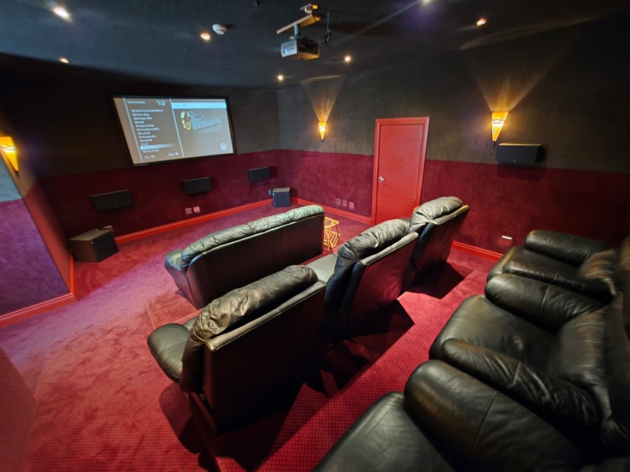 6 Bedroom Property for Sale in Myoli Beach Western Cape